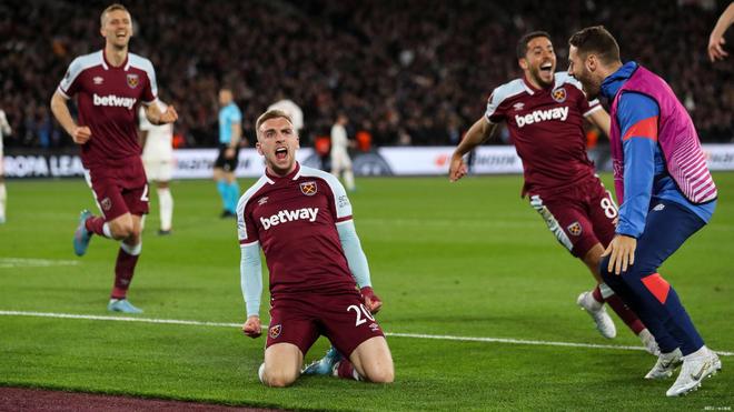 乌比格：今天球队表现非常出色，首发登场是早上教练组决定的